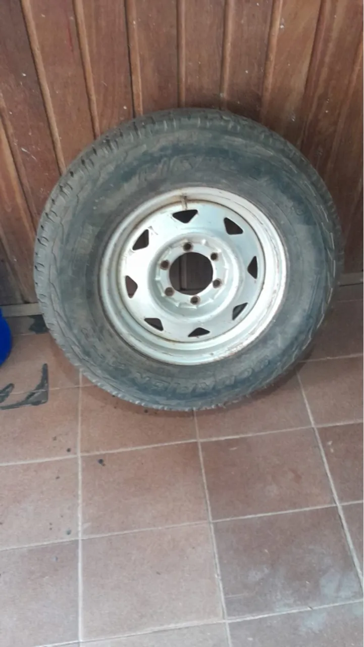 Pneu com Aro 16