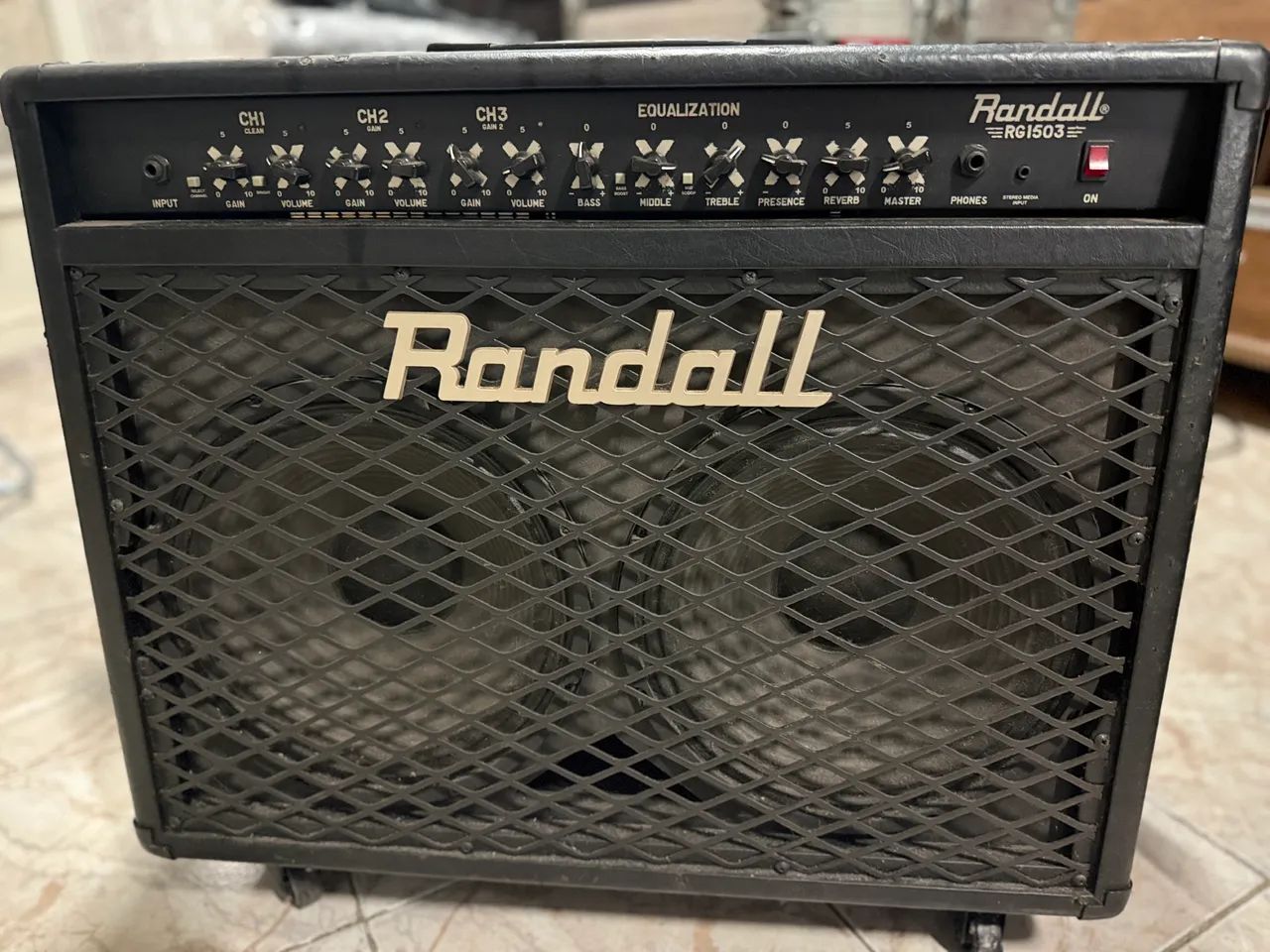 Amplificador RANDALL RG1503 150w  2x12  - Foto 2
