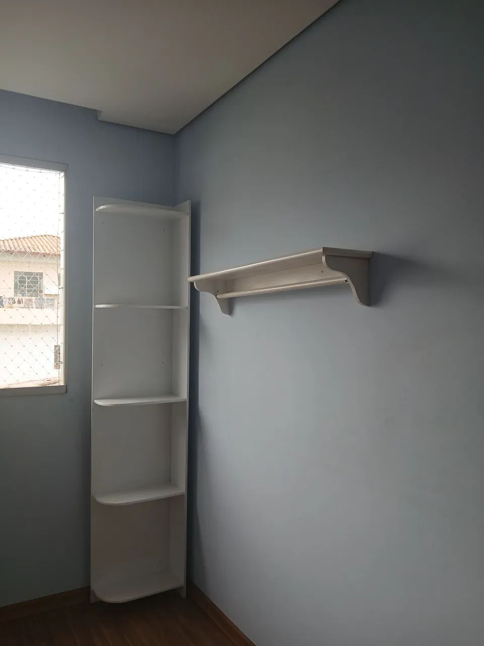 Estante e prateleira infantil branca para quarto - Foto 2