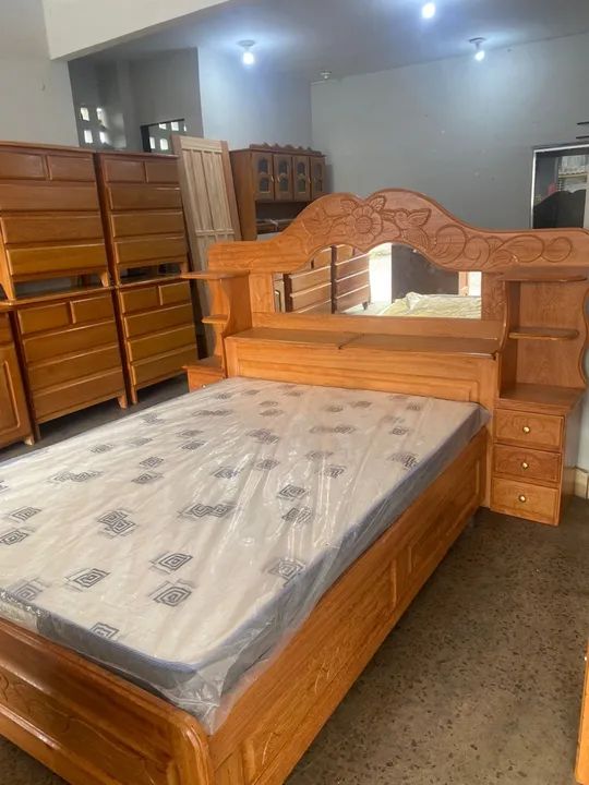 Cama de Madeira Maciça