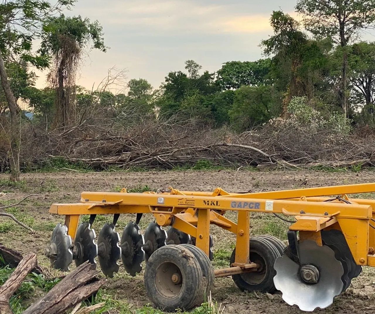 Trator BH 180 + Grade pesada Tatu 14 discos - Foto 5