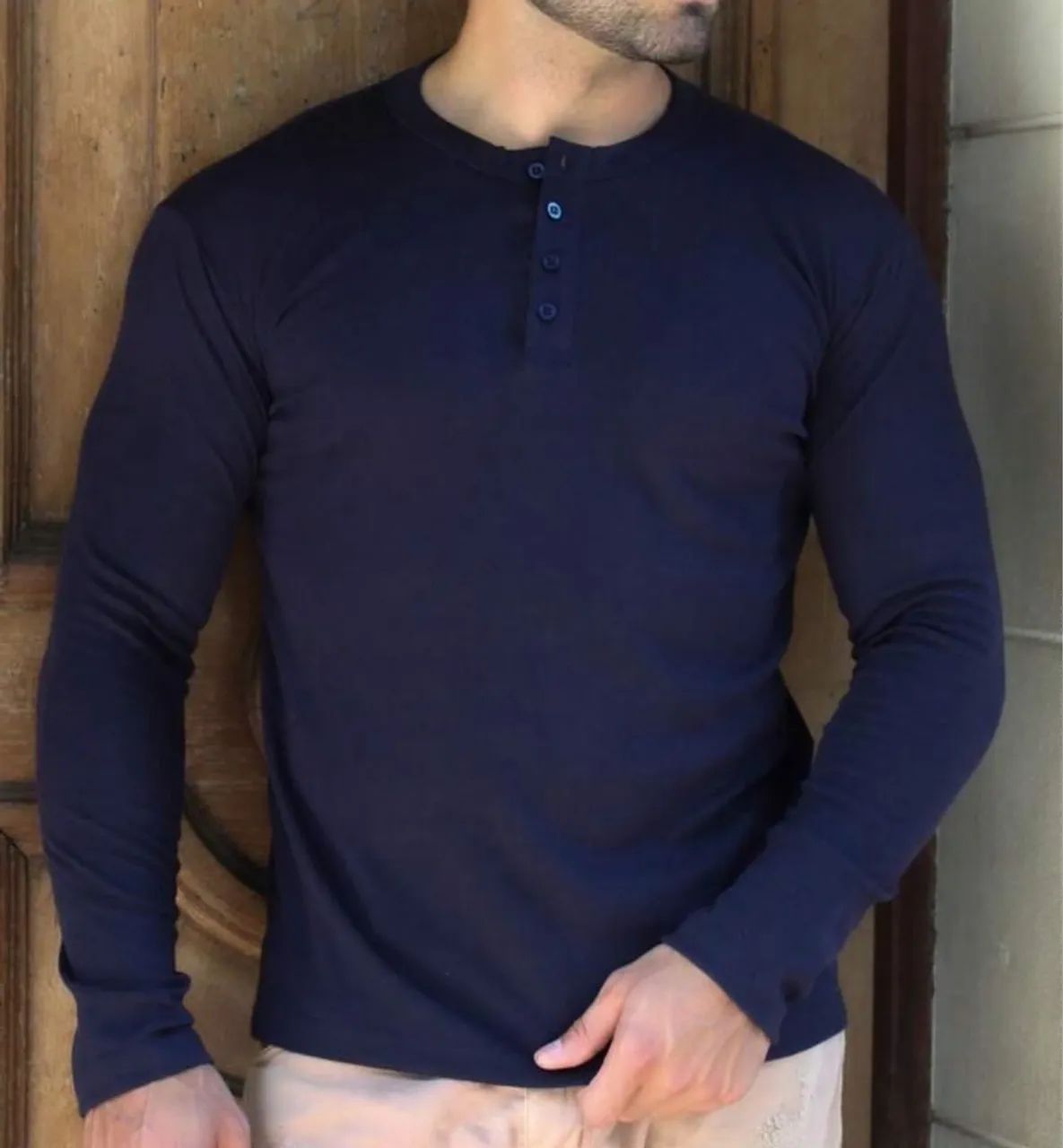 Camisas Henley Longa Preta 4 Botões - Foto 3