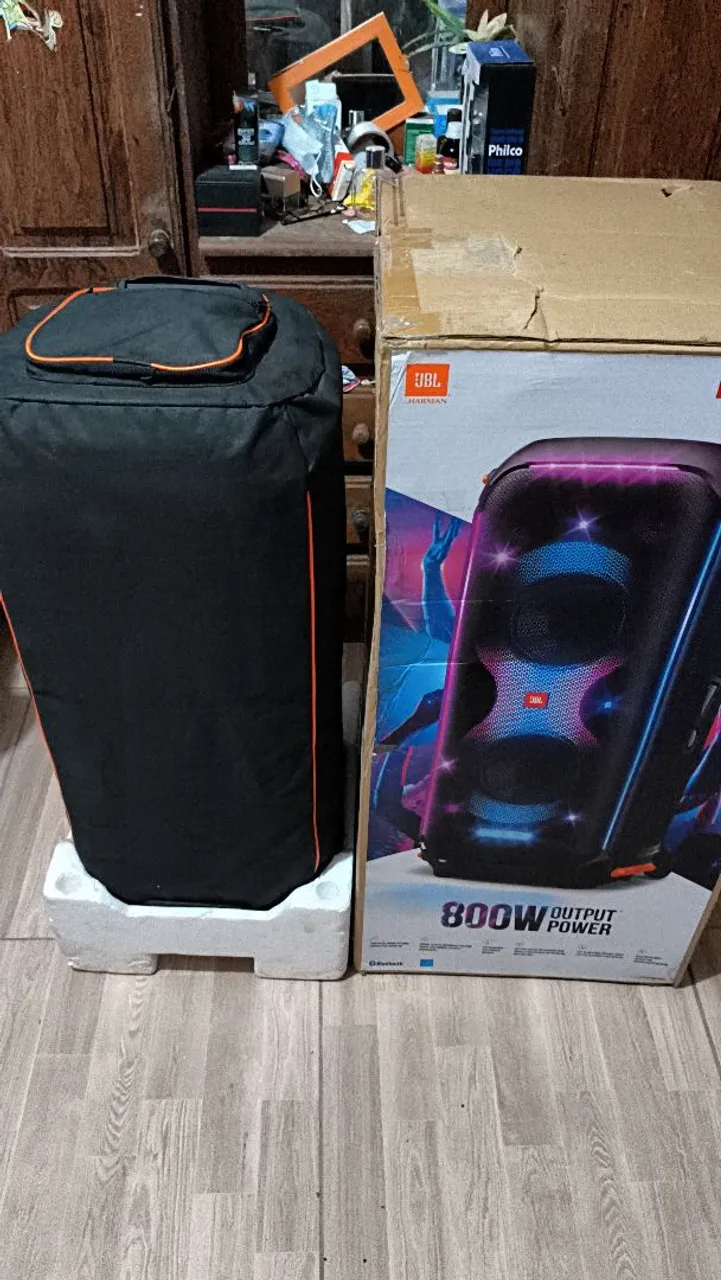 JBL PartyBox - 800W de Potência - Nova!