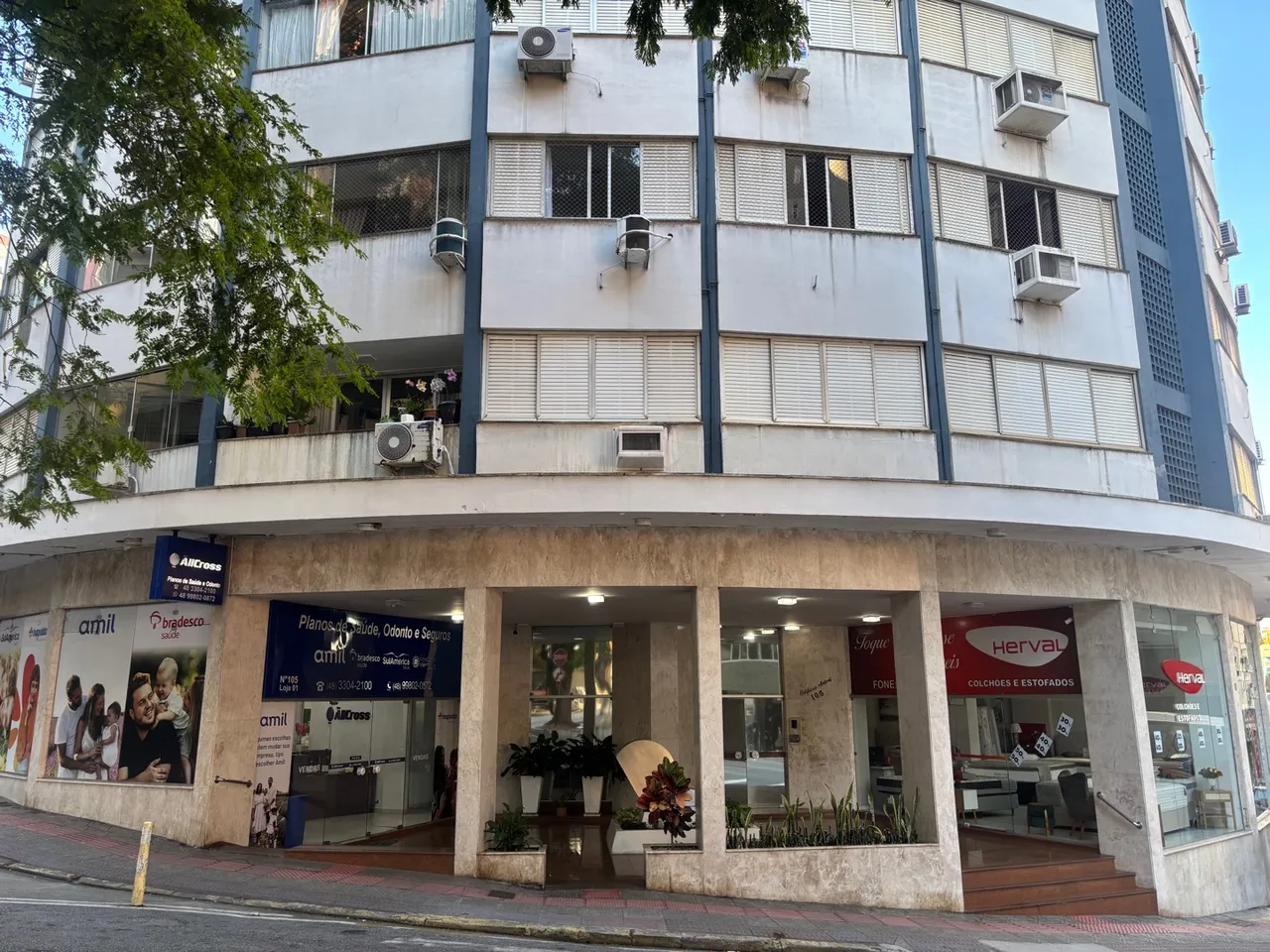 Apto central excelente localização com garagem