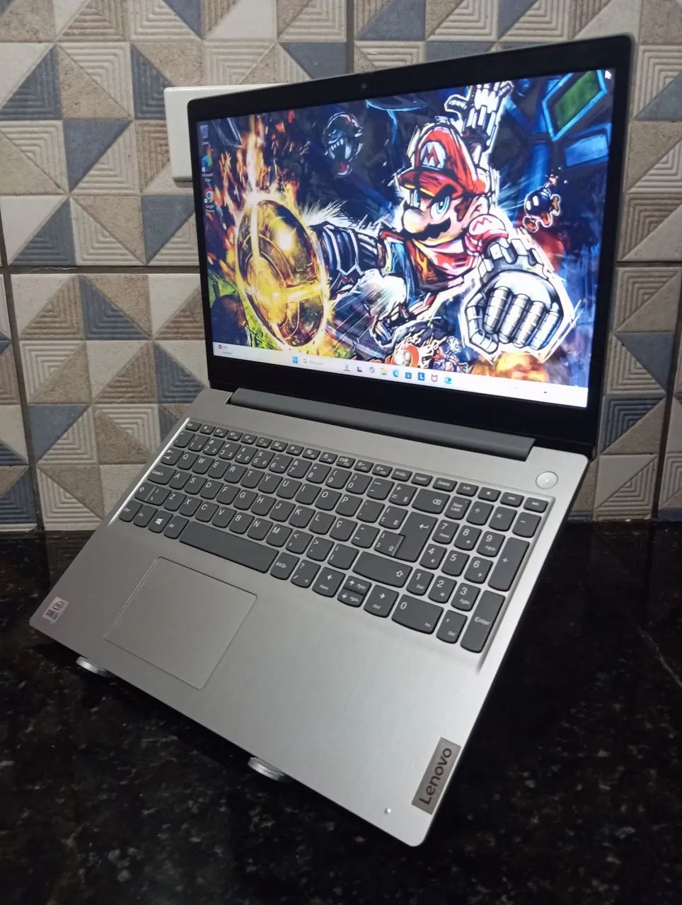Notebook Lenovo - Tela grande e design elegante