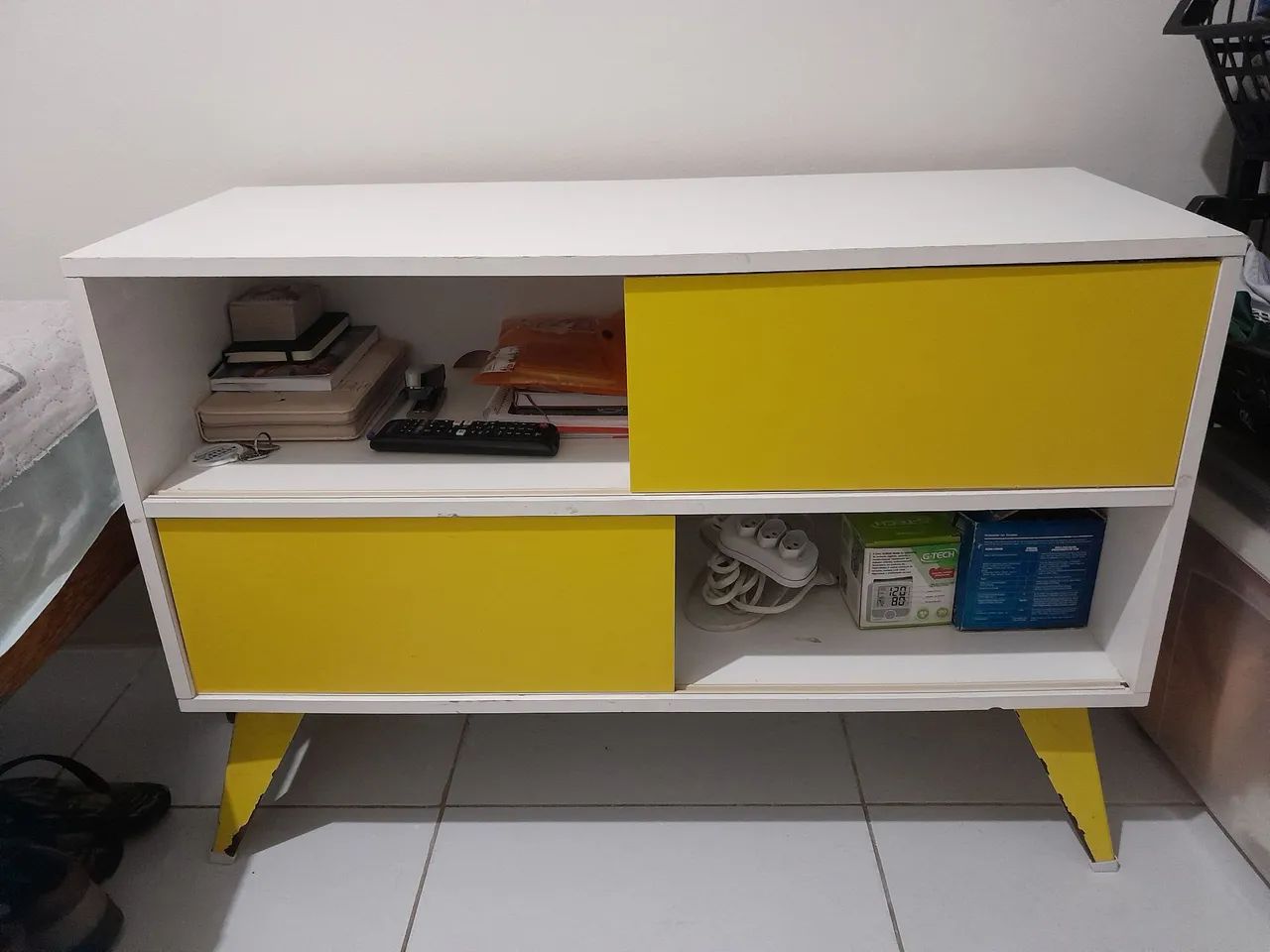 Rack de TV branco e amarelo - Foto 2