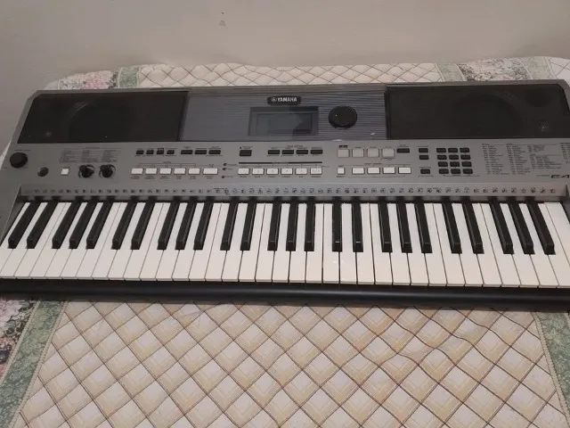 Teclado Yamaha PSR-E443