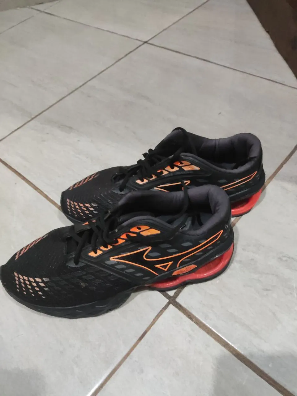 Tênis Mizuno Wave Rider 25 Preto e Laranja