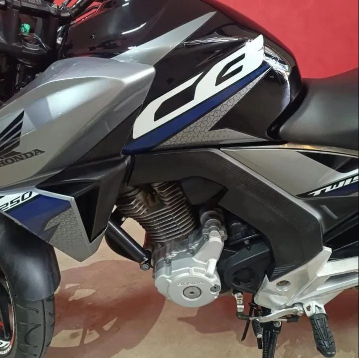 Vendo CB 250 TWISTER (2019) - Foto 3