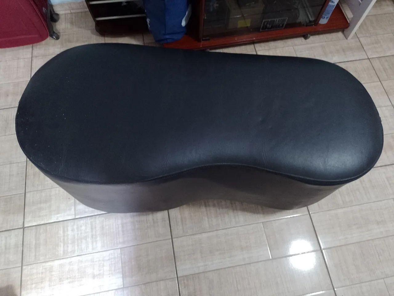 Puff em Corino ótimo para escritório 