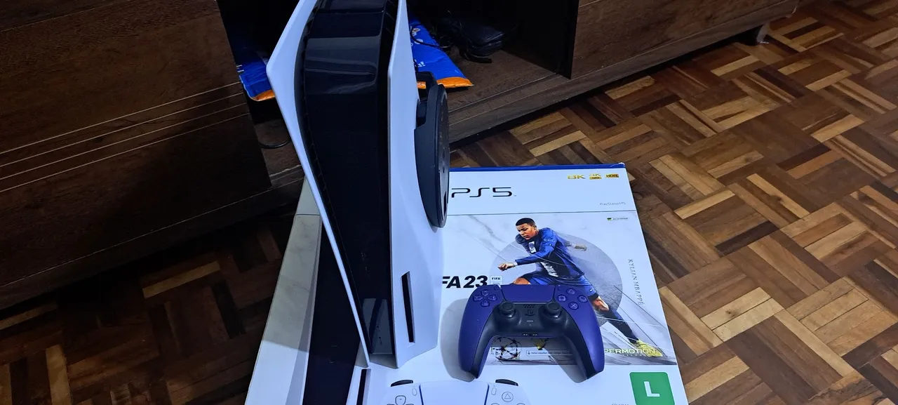 PlayStation 5 (PS5) + FIFA 23 - Novo!