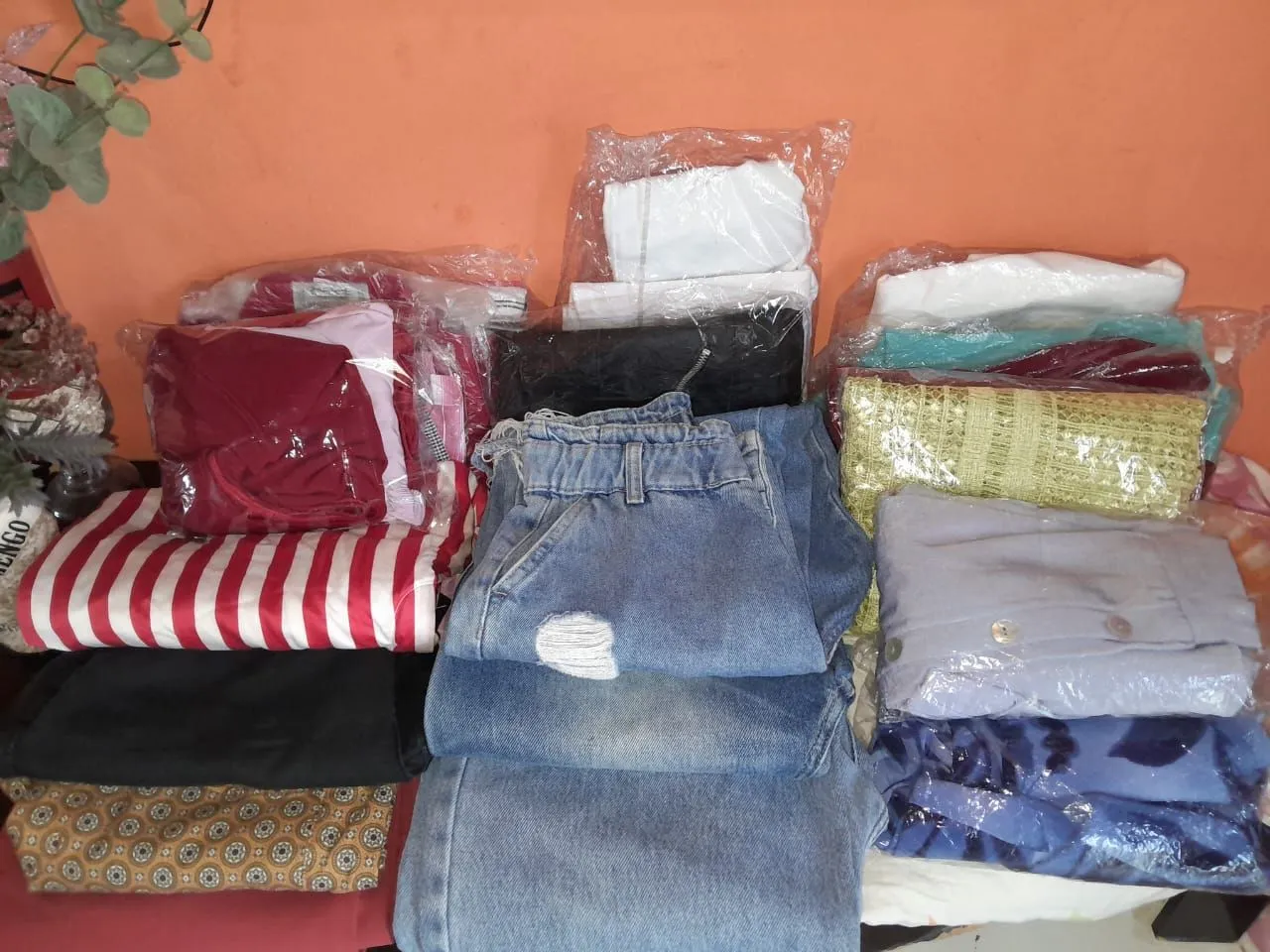 Lote de Roupas Femininas por peças...
