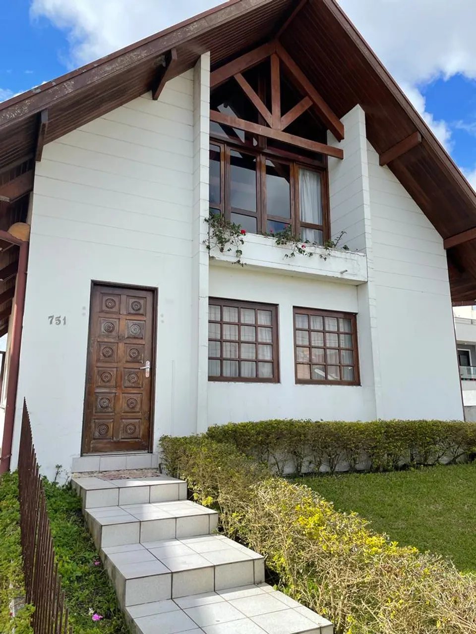 Sobrado com 4 quartos para alugar por R$ 3200.00, 120.00 m2 - XAXIM - CURITIBA/PR