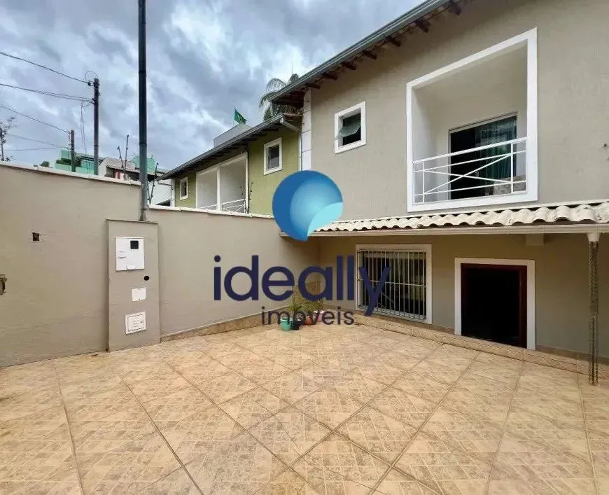 Casa Geminada Individual 3 Quartos à Venda - 2 Suítes - 2 Vagas Paralelas - Jardim Atlânti