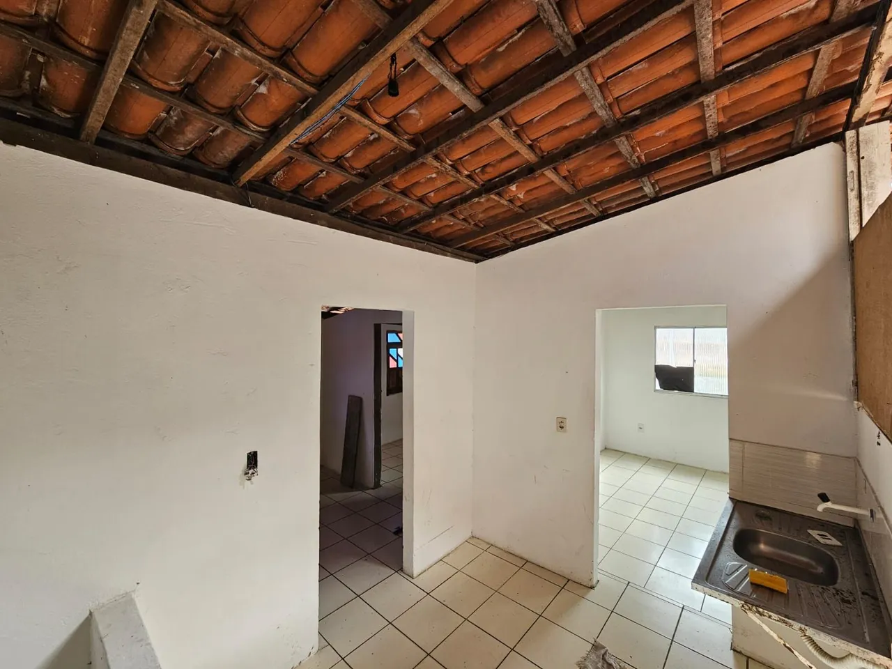 Aluga-se uma casa, ótima localização