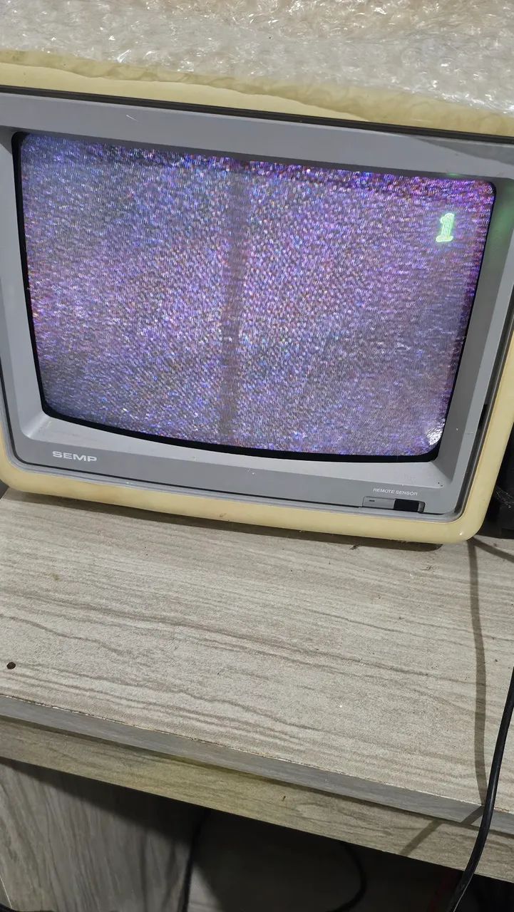 TV SEMP 102 COM 10 POLEGADAS RETRO EXCELENTE PARA GAMES ANTIGOS SOM E IMAGEM SENSACIONAL - Foto 3