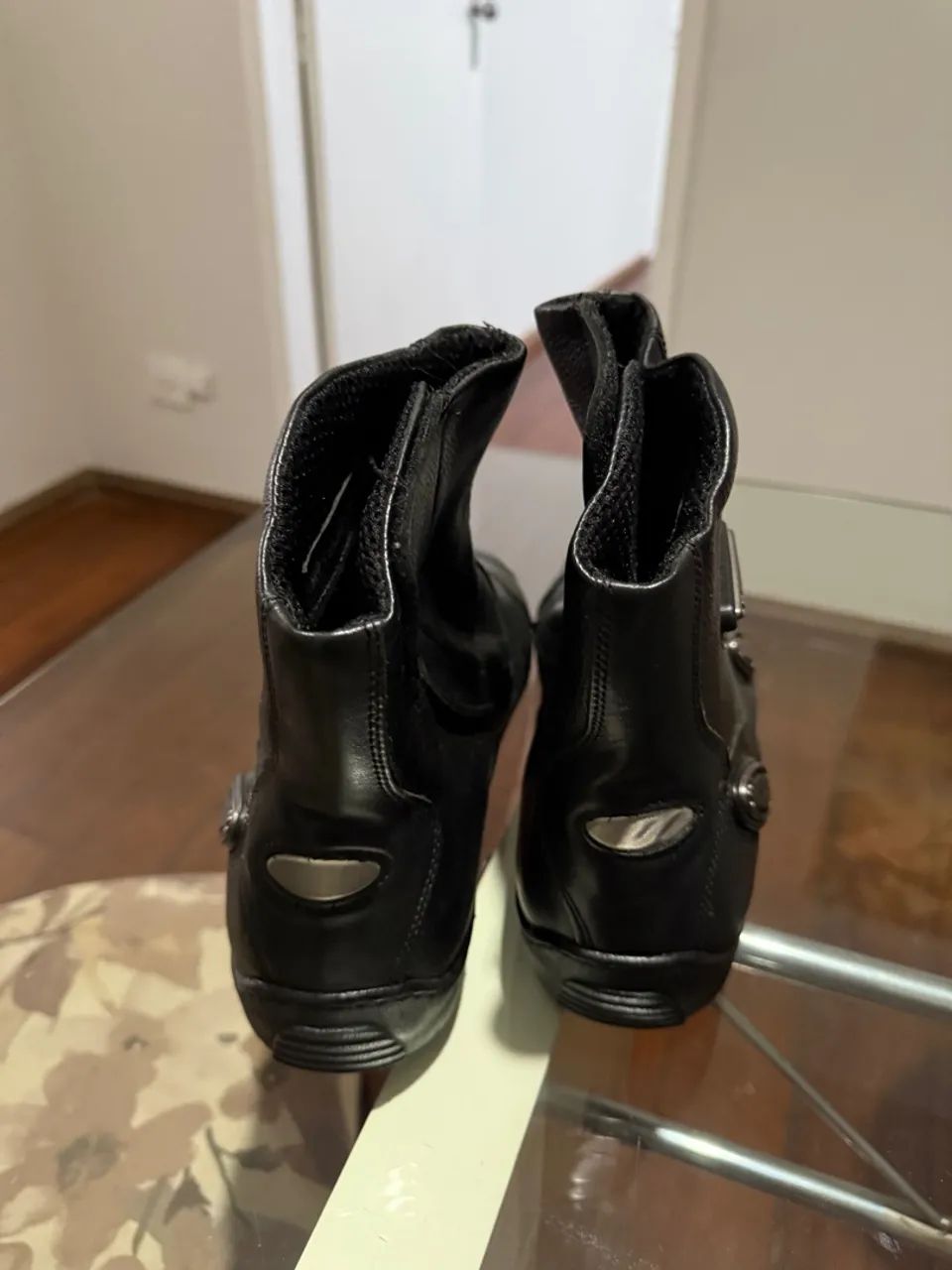 Botas de Couro Preto - Estilo e Conforto