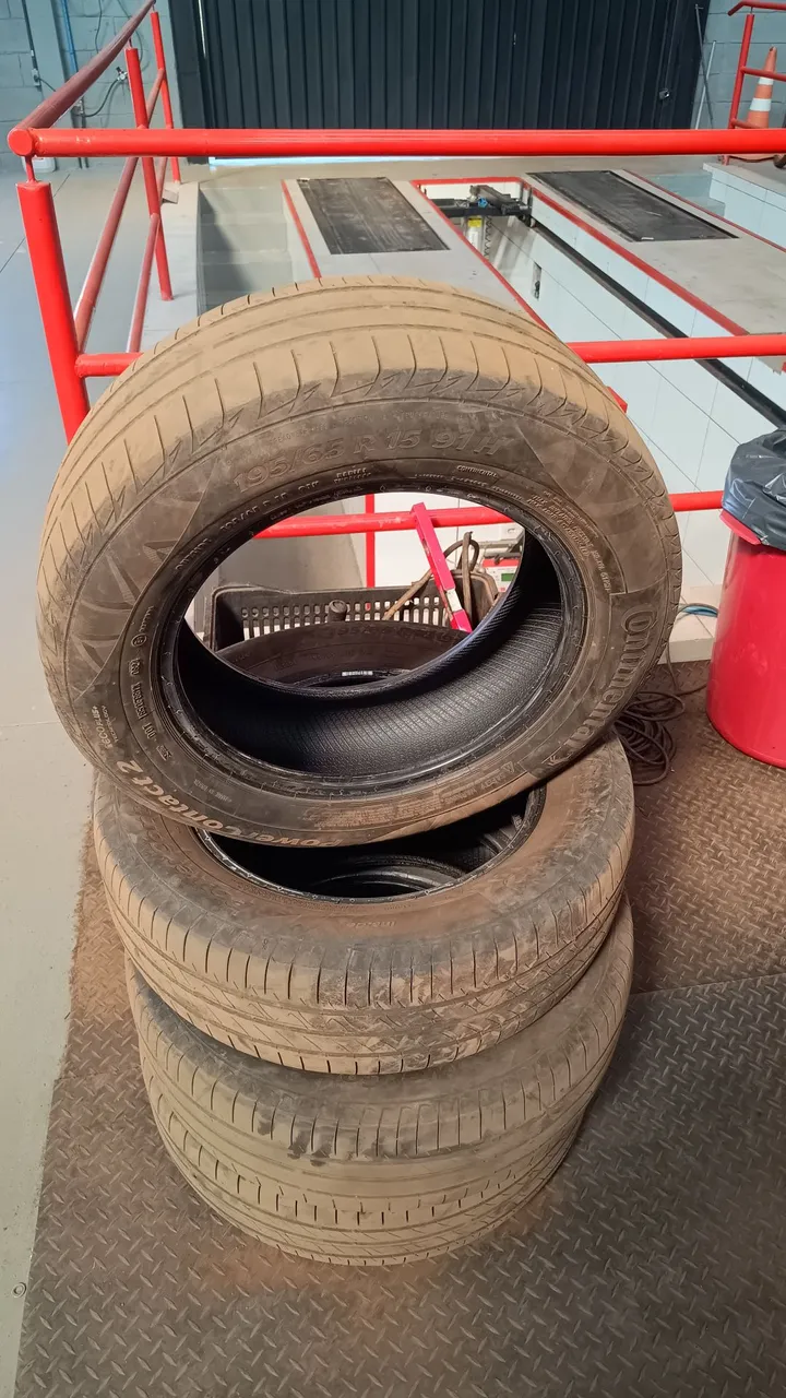 PneusContinental - 195/65 R15 USADO