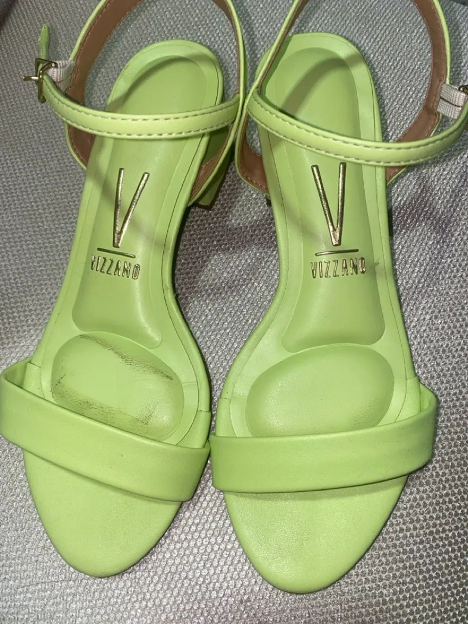 Sandália Vizzano nova. Sem defeitos. - Foto 2
