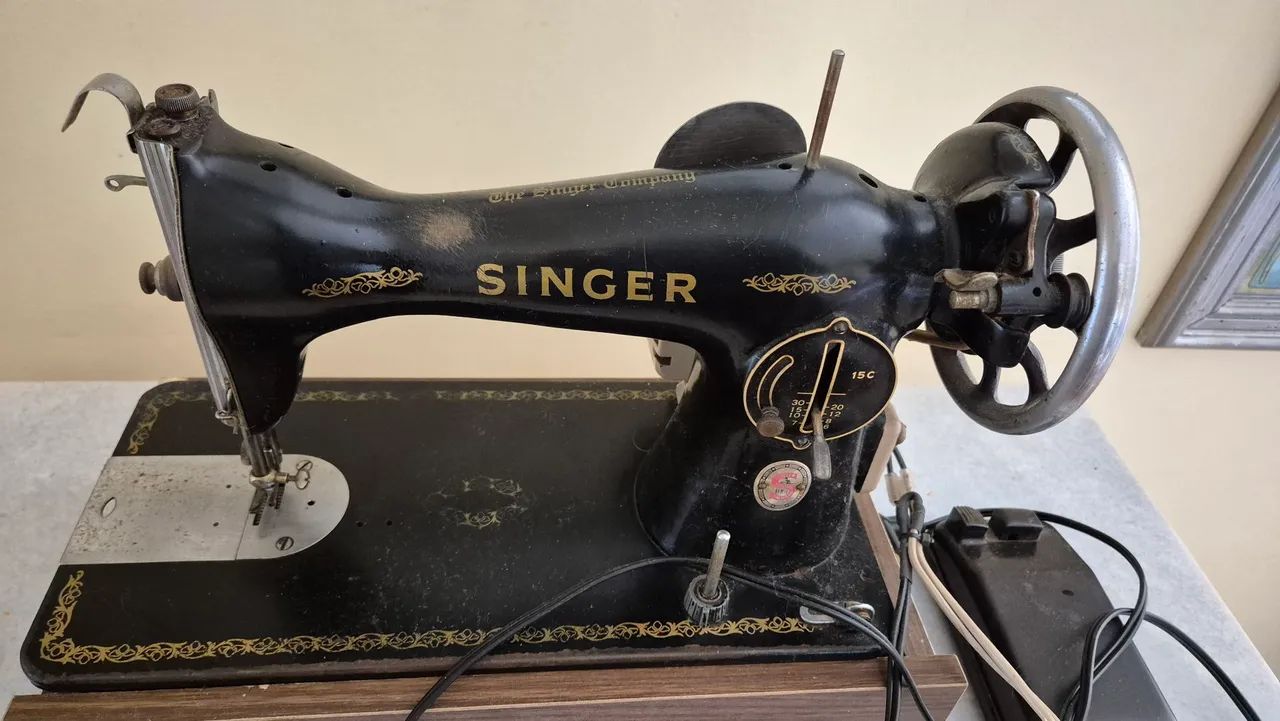 Máquina de Costura Singer Antiga - Foto 2