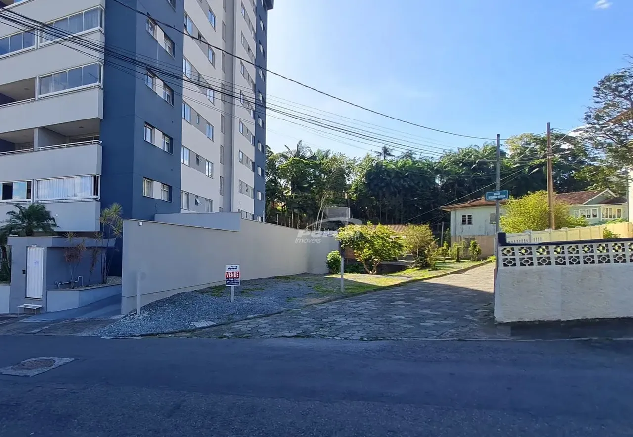 Terreno plano com 1.360,00 m², ZR1 e em ótima localização, no bairro Itoupava Norte, em Bl