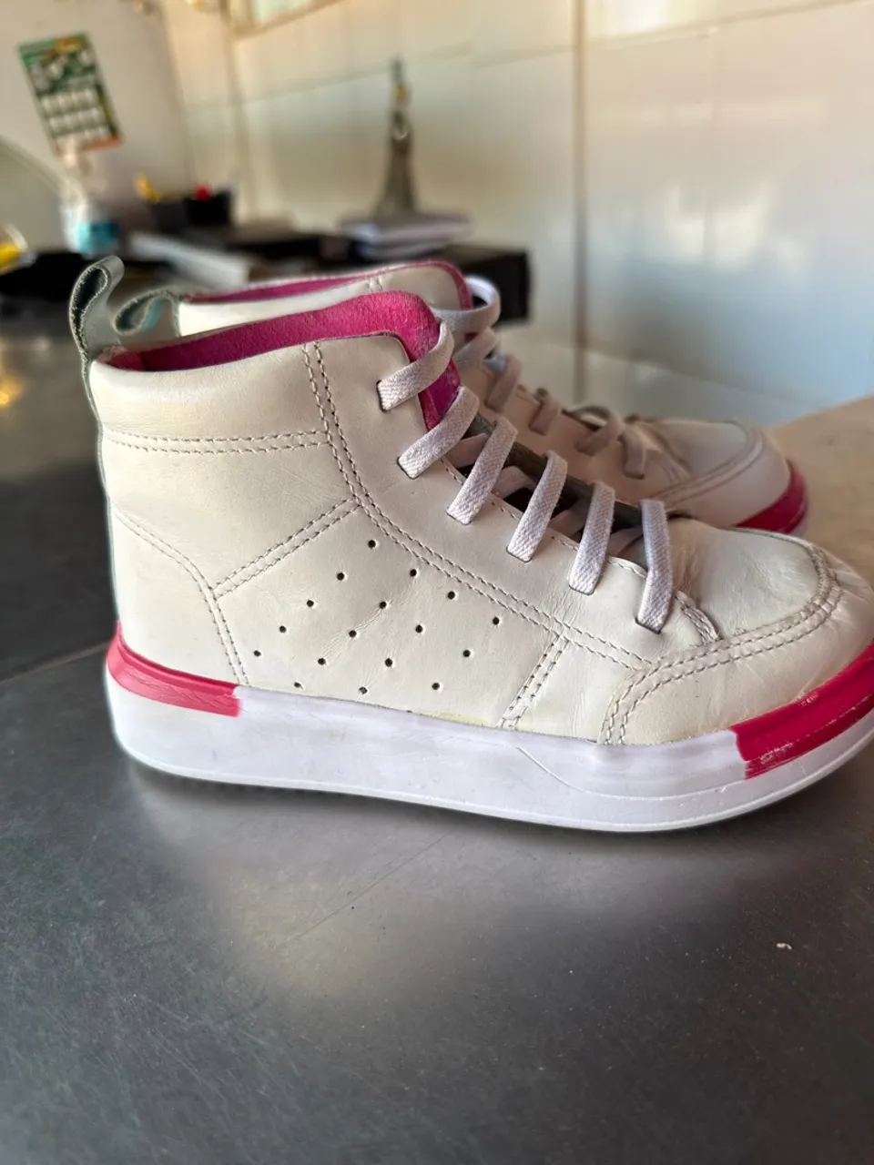 Tênis Infantil Cano Alto Branco com Detalhes Rosa da bibi