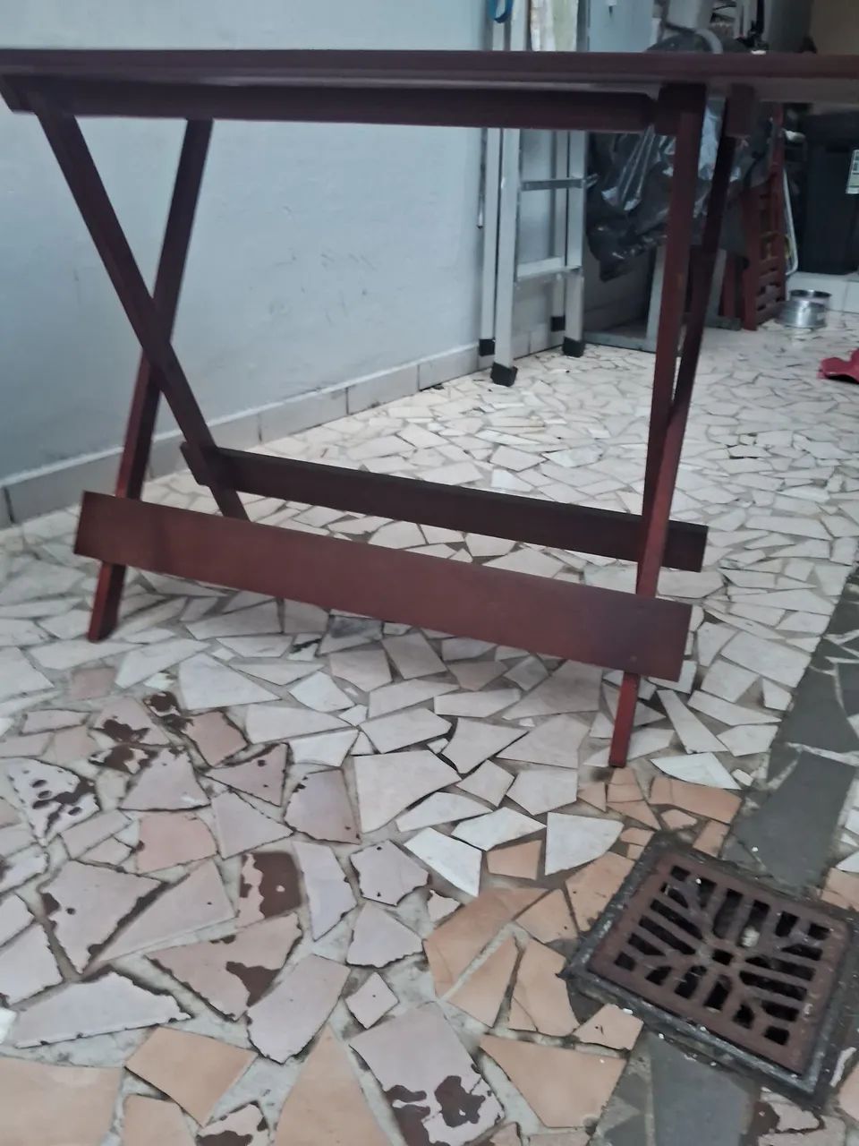 Mesa de madeira desmontável com 6 cadeiras - Foto 4