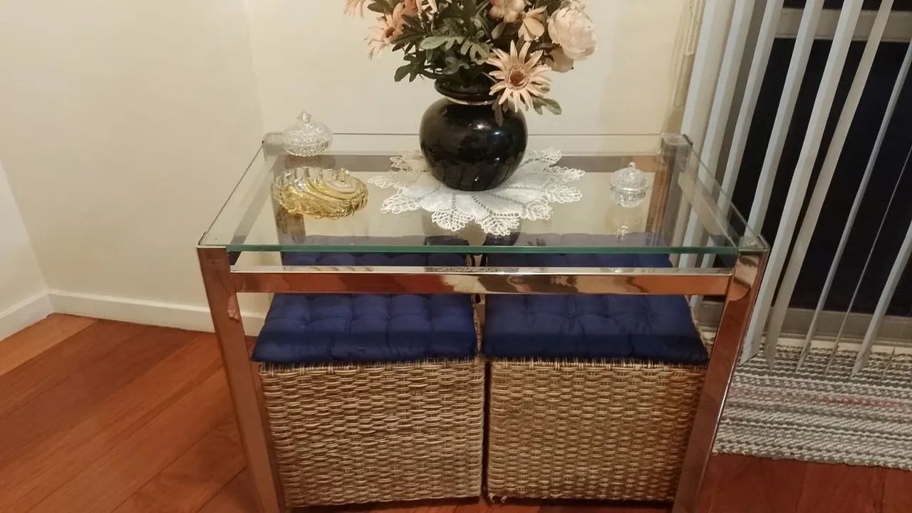 Oportunidade! Mesa de vidro com 2 puffs de acabamento premium - Foto 3