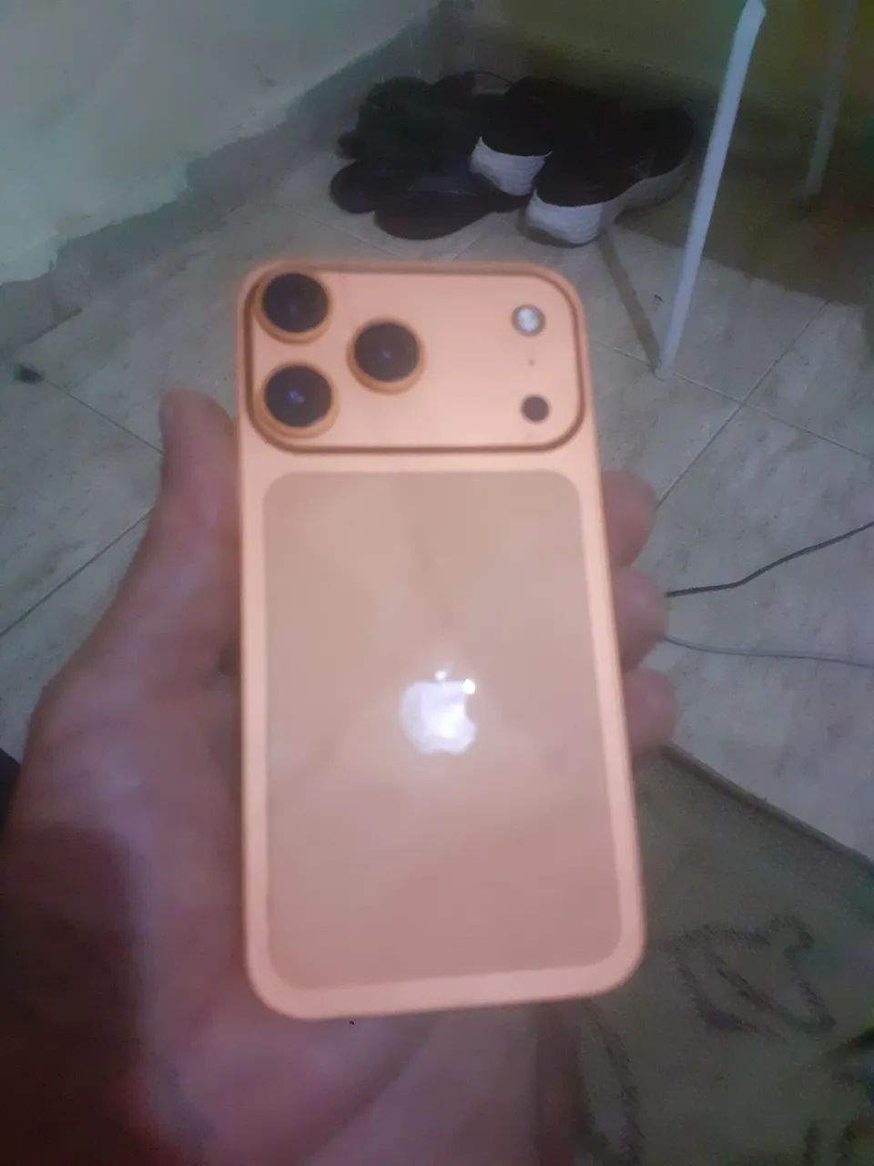 IPhone na carcaça do 17
