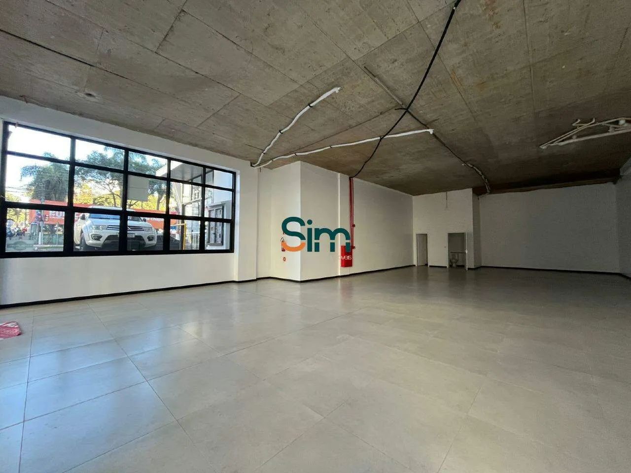 Sala comercial de frente no Centro de Chapecó (200m²)  2 banheiros - Foto 4
