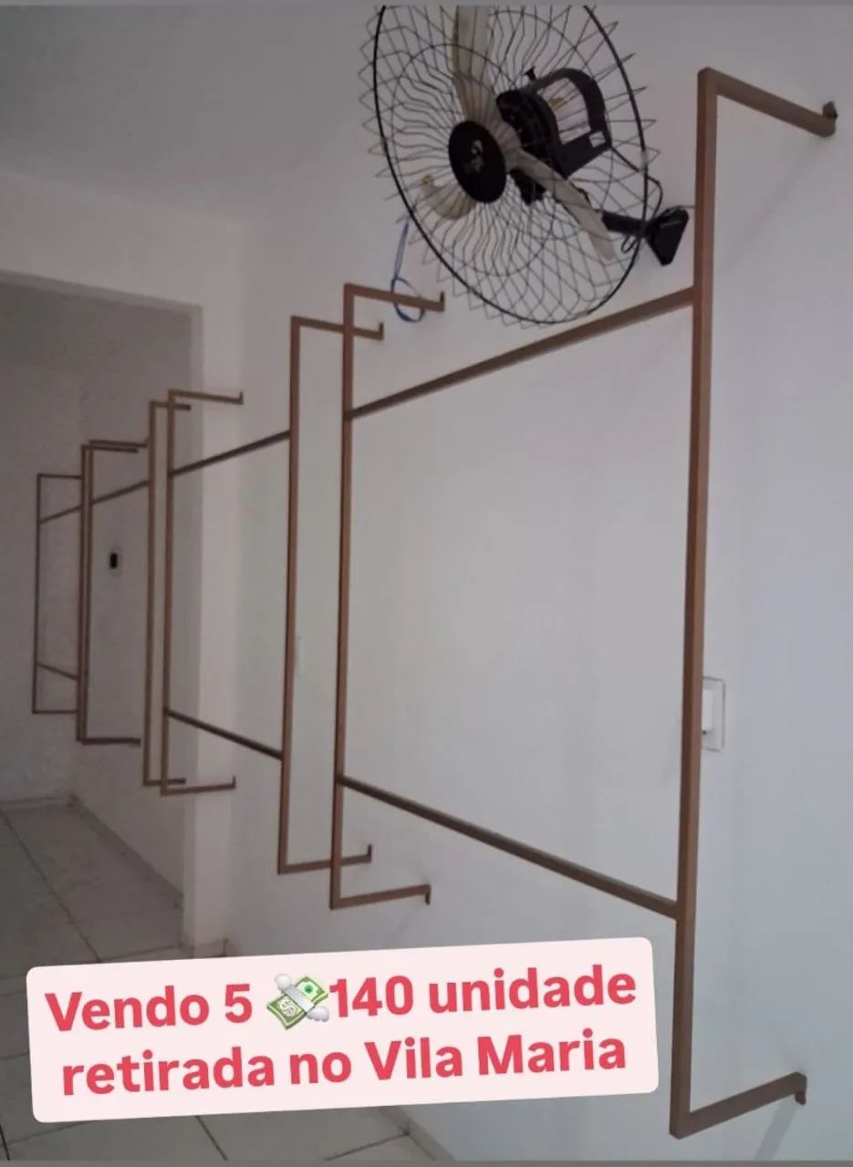 Arara de parede 