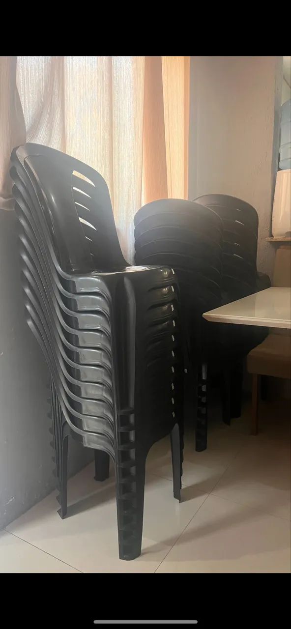 cadeira plástica preta 