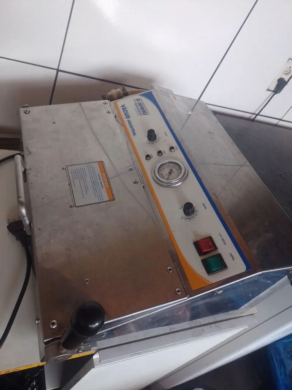 Seladora a vácuo R.Baião Industrial 