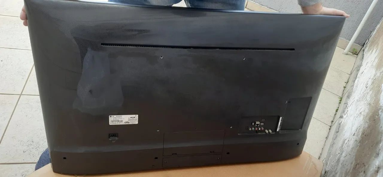Tv LG smart 49 polegadas para aproveitar peças - Foto 2