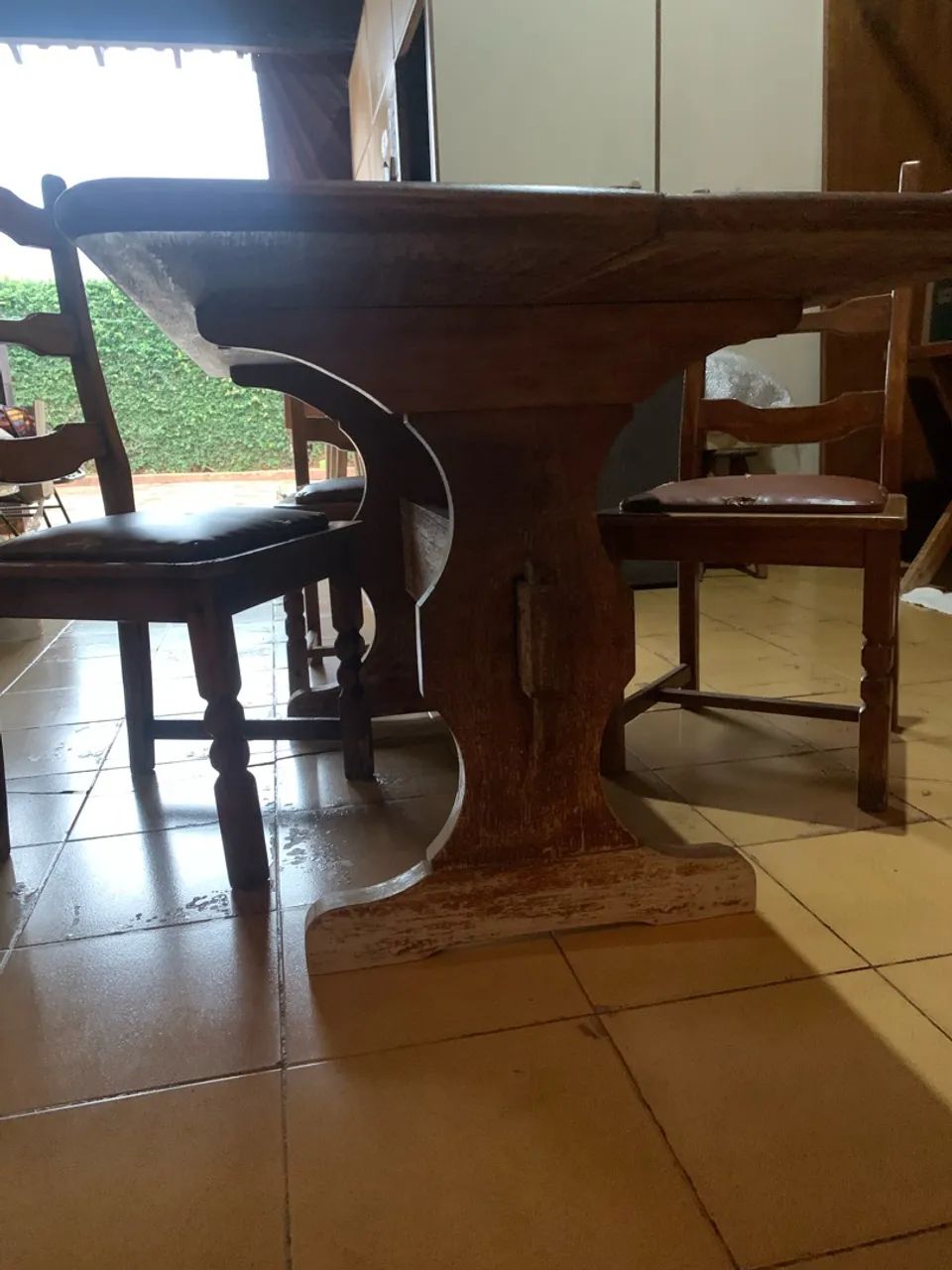 Mesa de jantar madeira com cadeiras - Foto 4