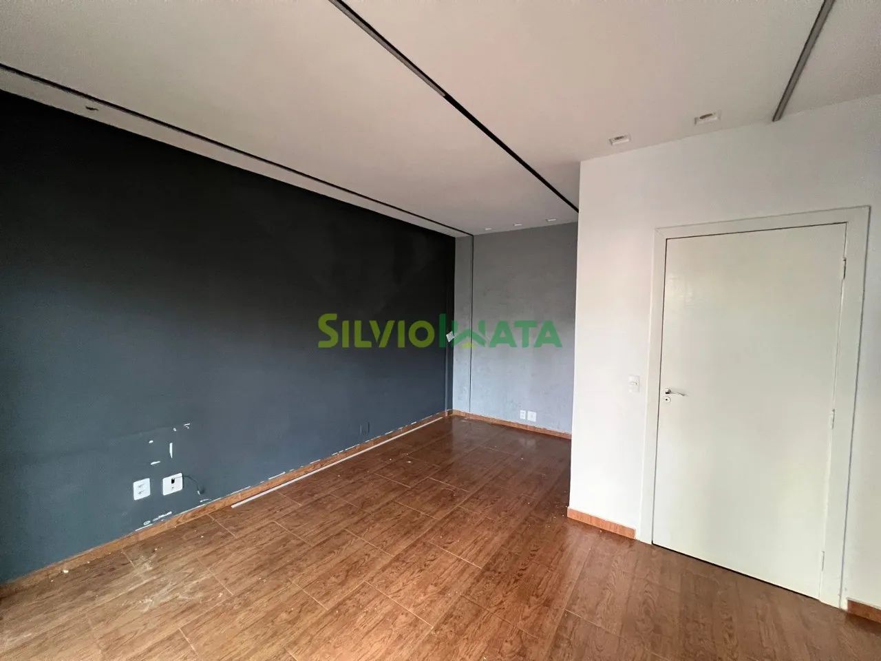 EXCELENTE SALA COMERCIAL NO TÉRREO DO EDIFÍCIO AÇORES, COM 22,45 M² PARA ALUGAR NA ZONA 01 - Foto 3