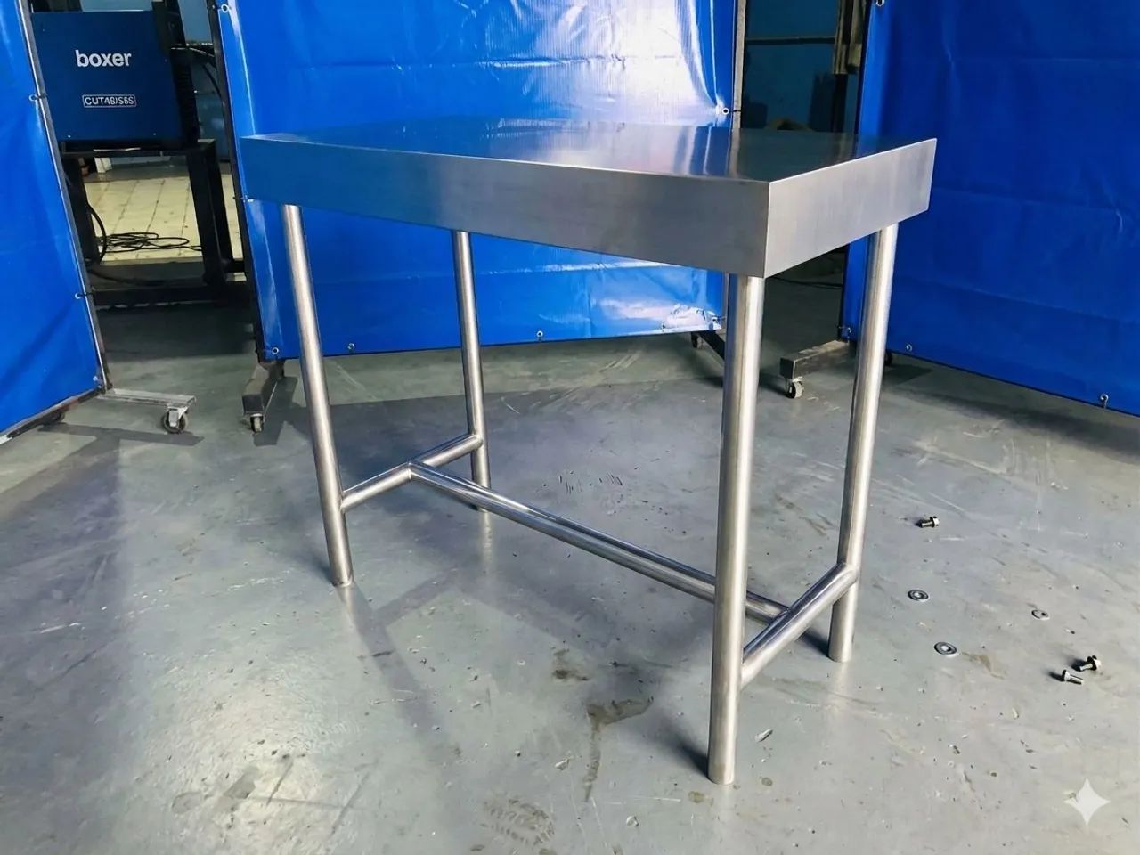 Mesa de inox.  500 de largura, 1000 de comprimento, 950 de altura. - Foto 3