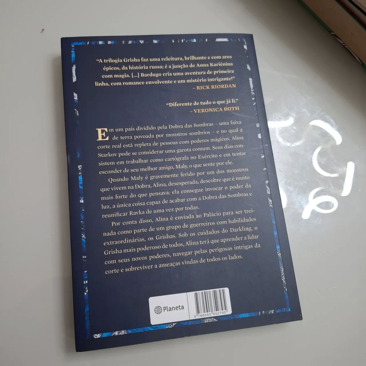 Sonbra e ossos - Leigh Bardugo  - Foto 2