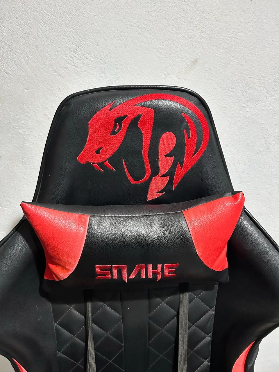 VENDO cadeira gamer SNAKE vermelha inclinável  - Foto 3