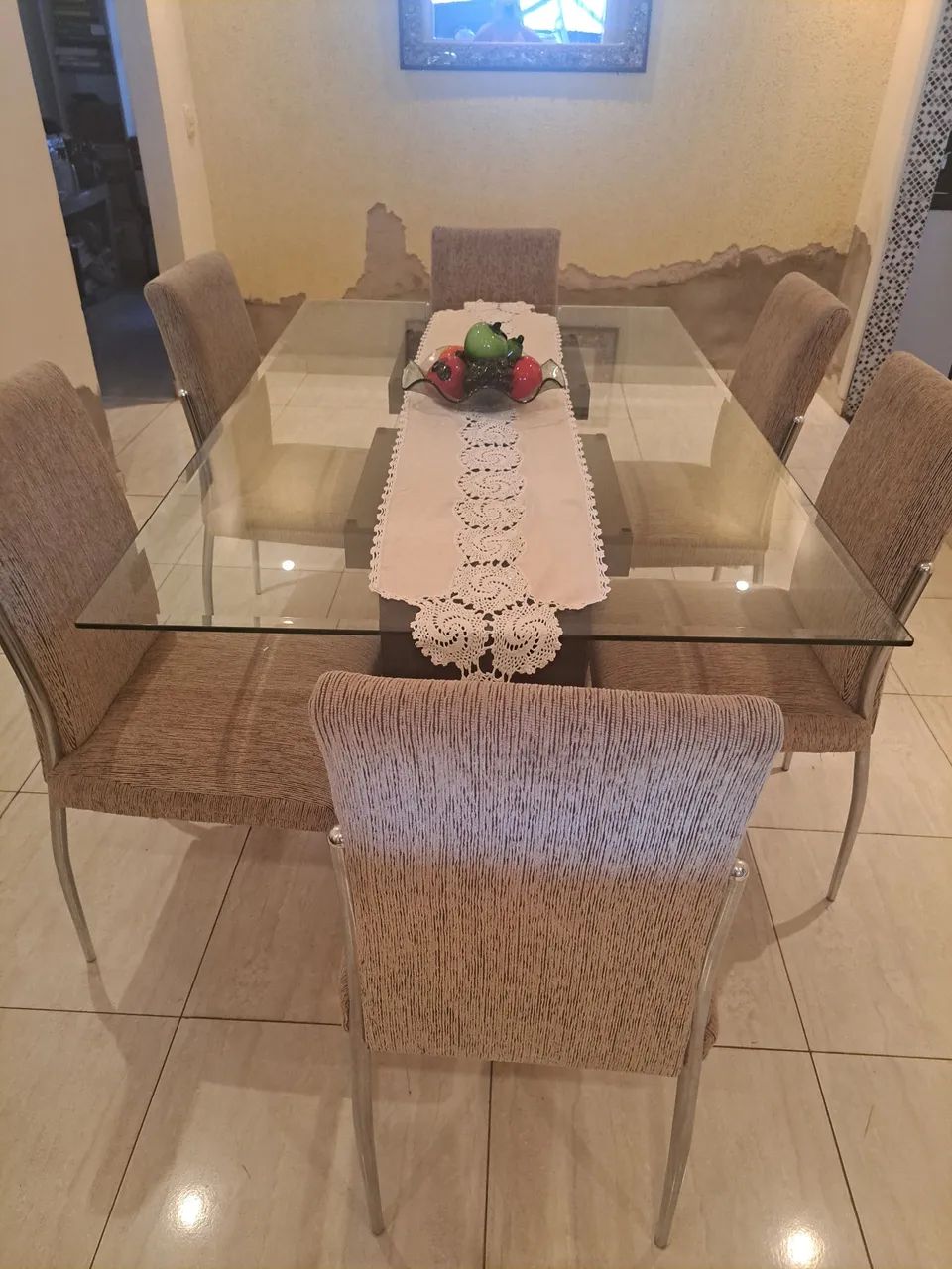 Conjunto mesa 6 cadeiras. Tampo de vidro