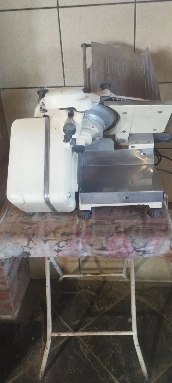 Máquina cortar frios profissional 