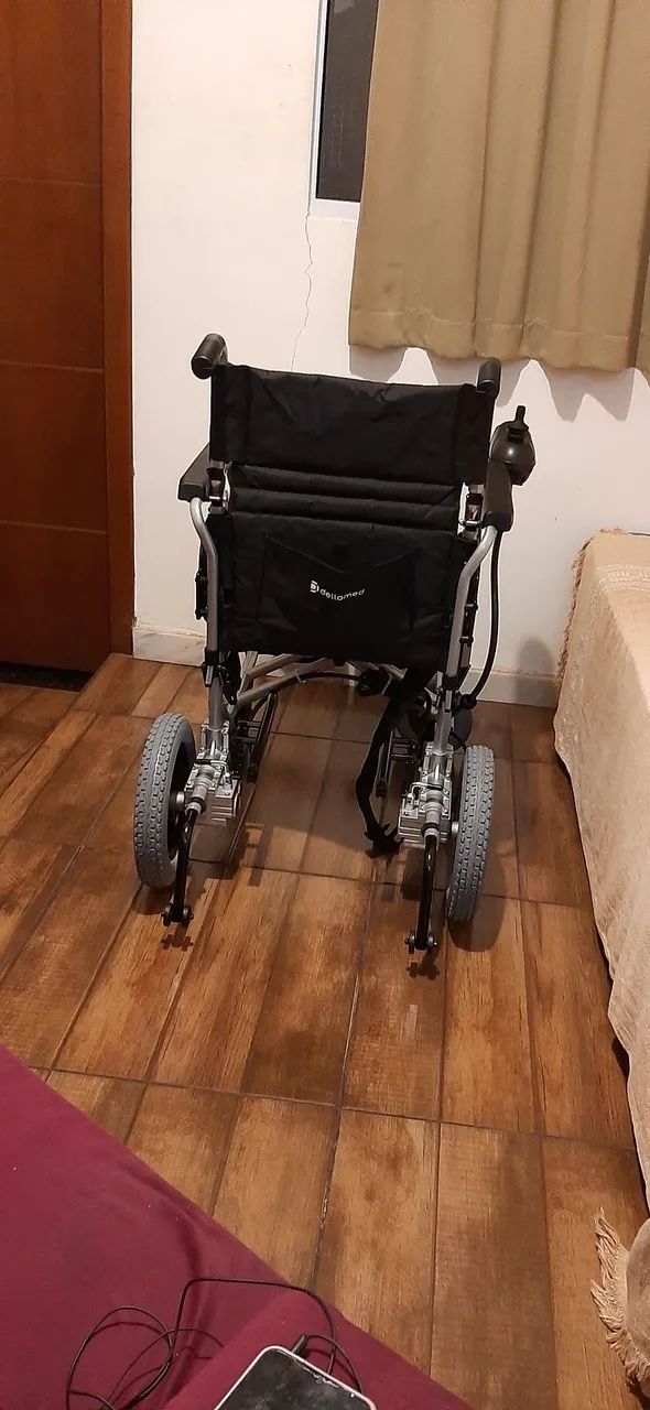 Cadeira de rodas motorizada  - Foto 3