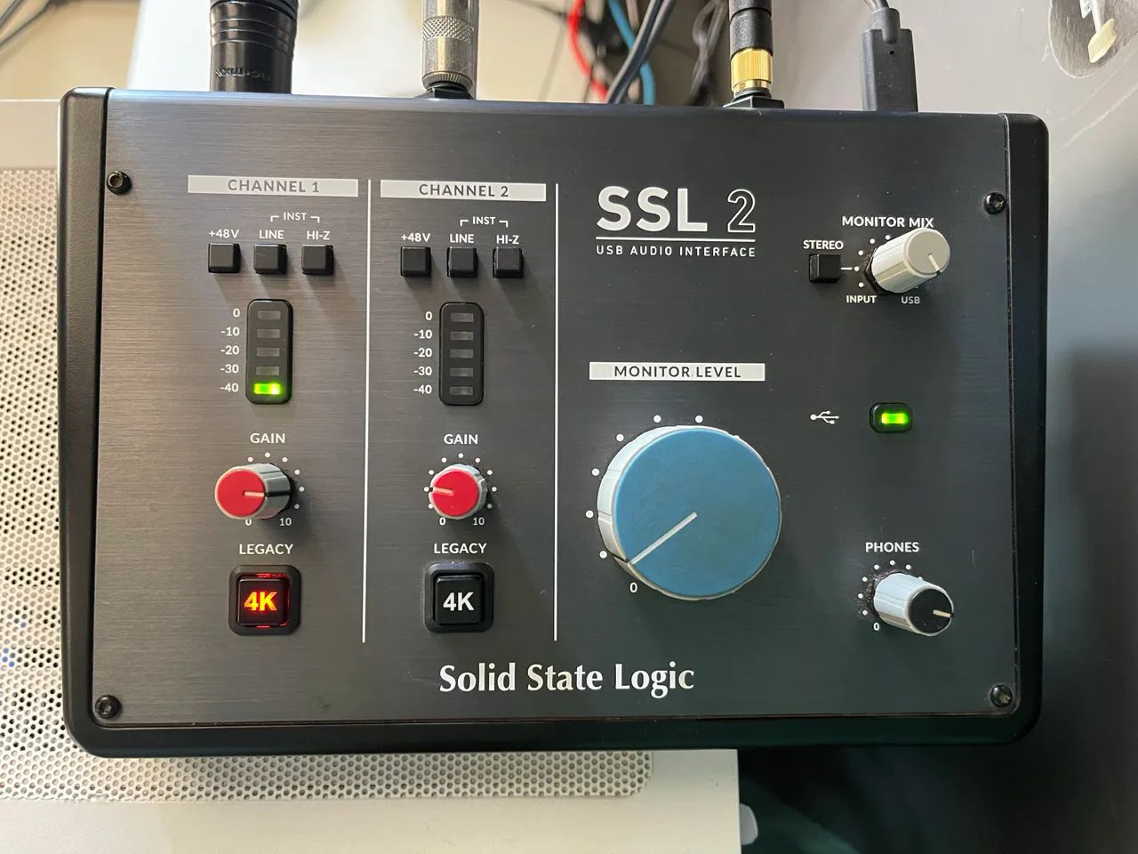 Interface de Áudio SSL 2 Solid State Logic (SSL) + Acessórios Originais