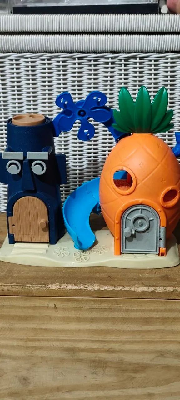 Casa do Bob Esponja e Lula Molusco - Mini Cenário Decorativo