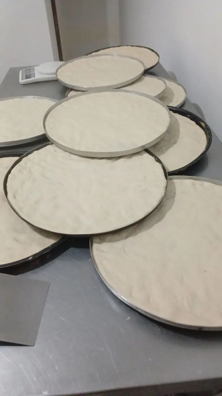 Vende-se massas caseiras pre assadas pra pizza 