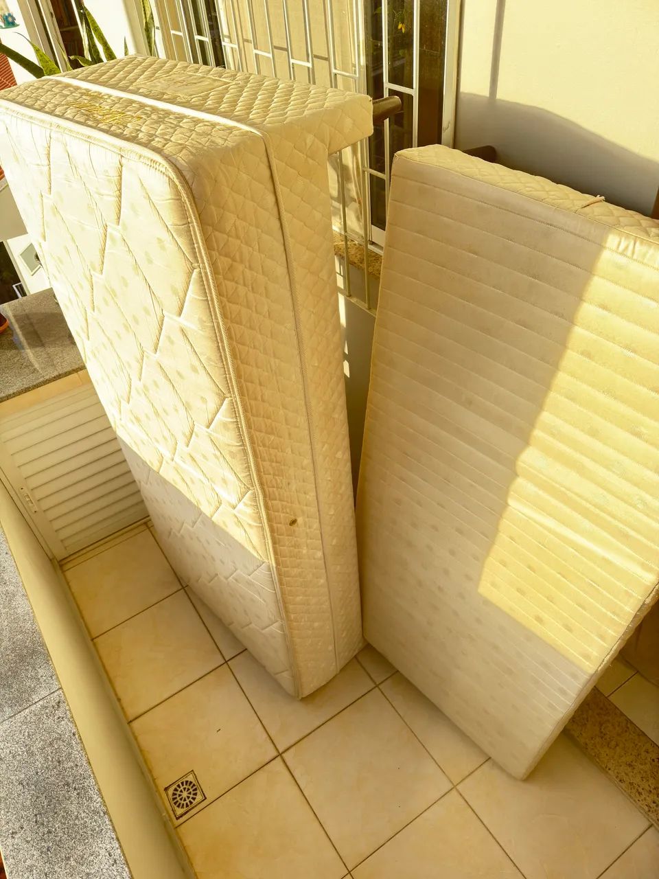 Cama Box Solteiro com Cama Auxiliar - Muito Conservada