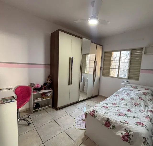 Casa ampla com 3 dormitórios, sala acoplada e garagem coberta - Foto 4