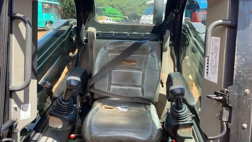 Mini Carregadeira NH L218 ano 2018 - Foto 5