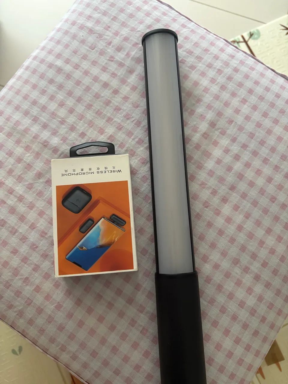 Microfone de lapela e luz de lede  - Foto 2