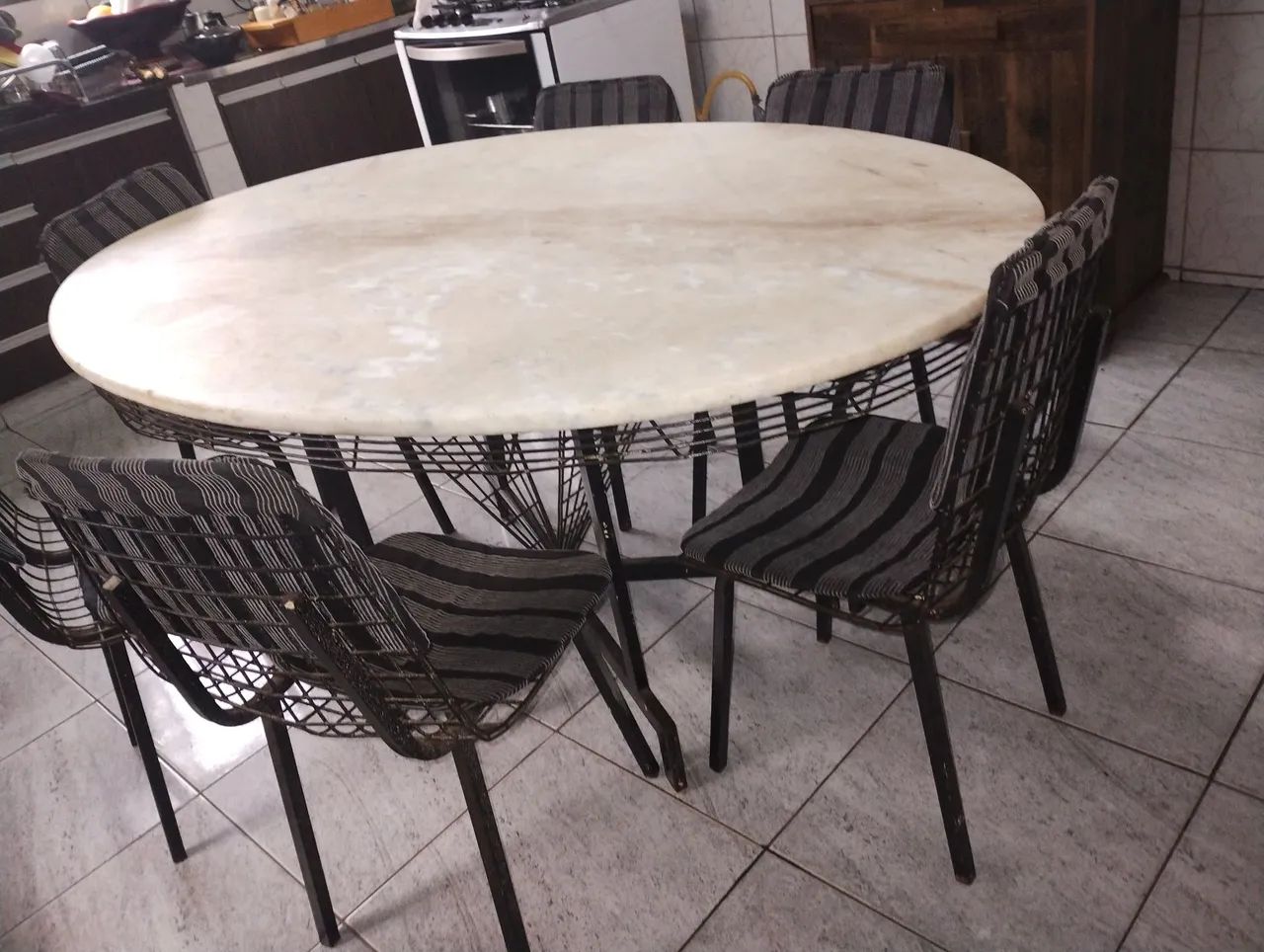 Mesa de mármore com 6 cadeiras  - Foto 2
